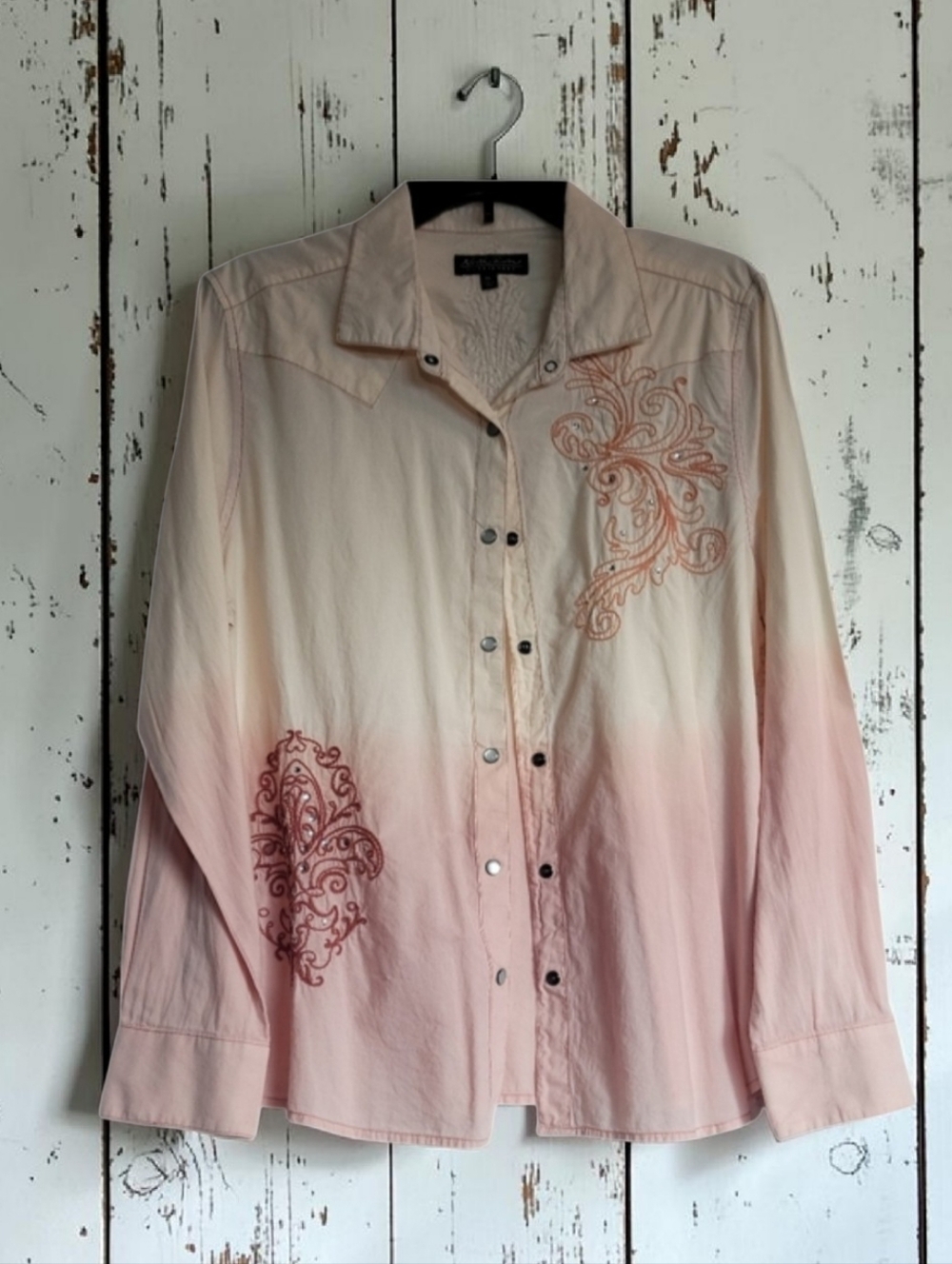 North River Outfitters Sz-XL Women's Peach Ombre Embroidered Button-Down Shirt